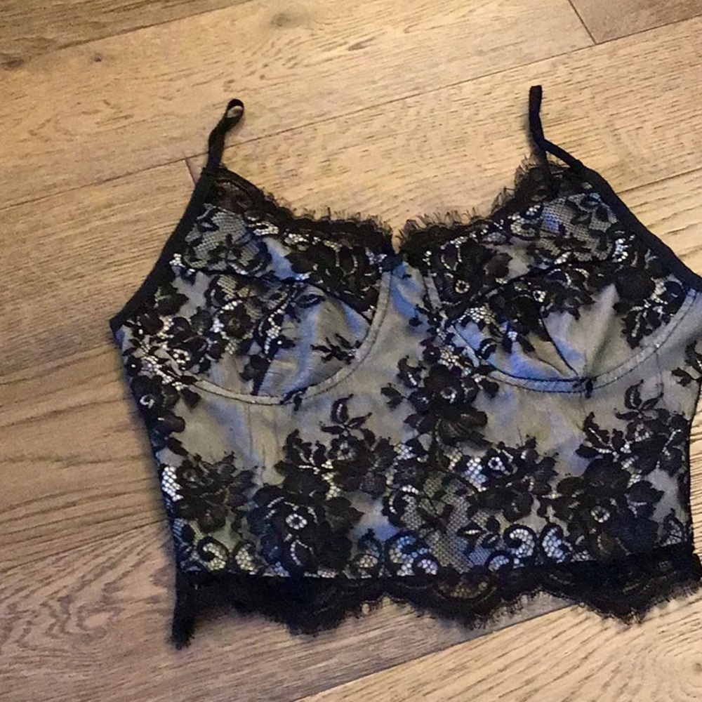 Black detailed lace crop too